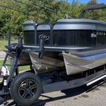 Tritoon boat trailer